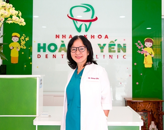 bac-si-hoang-yen-nha-khoa-hoang-yen-uy-tin-tai-quan-1-tp-hcm-chuyen-sau-nieng-rang-trong-rang-implant-va-boc-rang-su-587_569x450.jpg